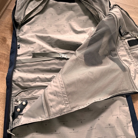 Late 90s AIR CANADA SUIT CARRY ON - Picture 9 of 13